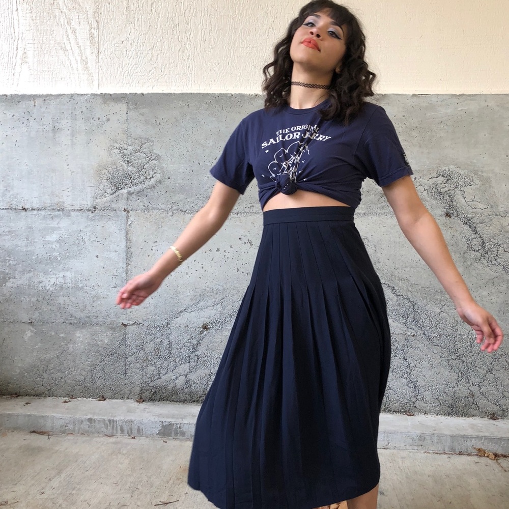 Pleated blue vintage midi skirt.